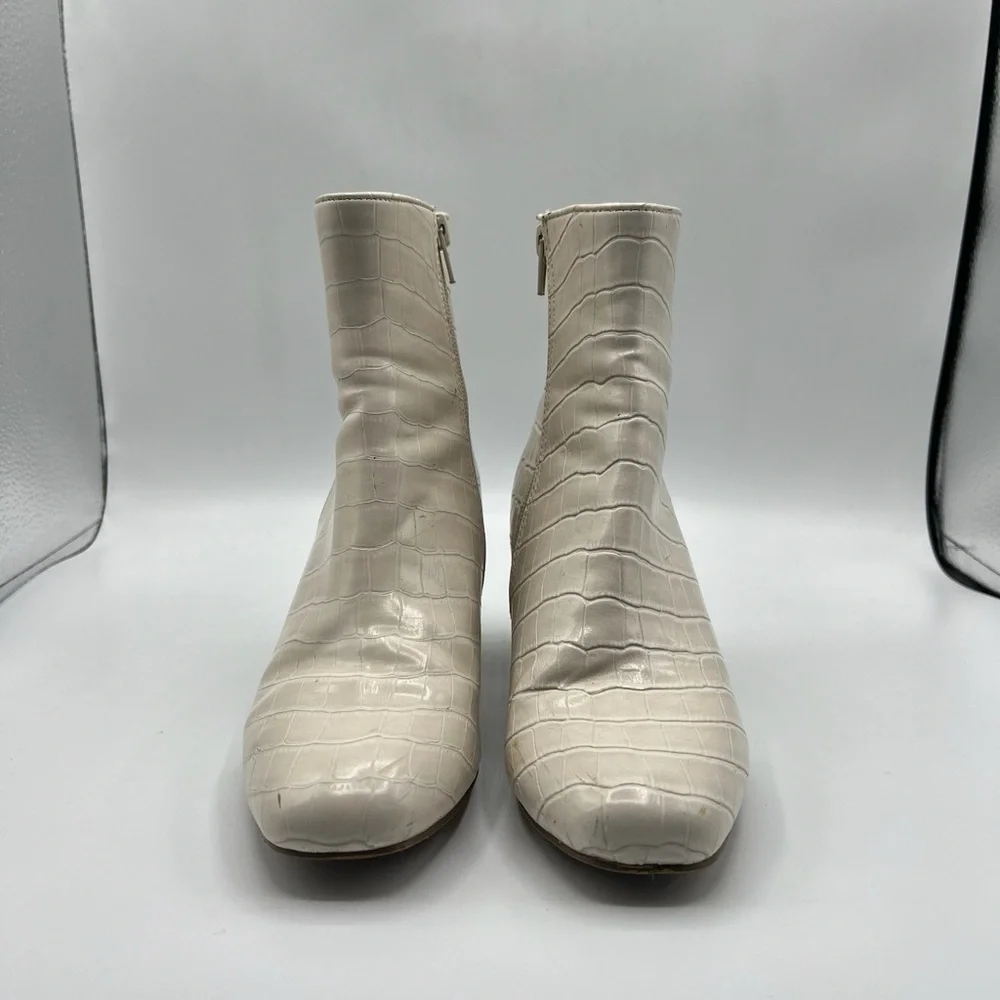 Steve‎ Madden Sz 6 1/2 Darma Beige White White Croc Embossed Booties Block Heel